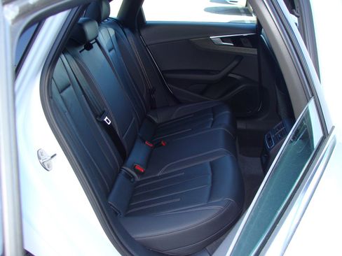 Used 2023 Audi A4 2.0T Premium w/ Convenience Package image 11