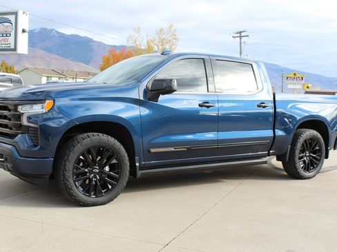 Used 2022 Chevrolet Silverado 1500 High Country w/ High Country Premium Package image 2