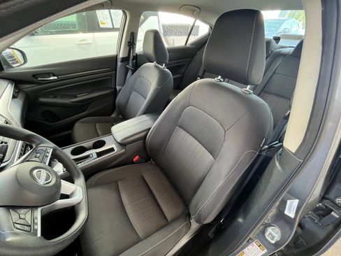 Used 2025 Nissan Altima 2.5 SV FWD image 36