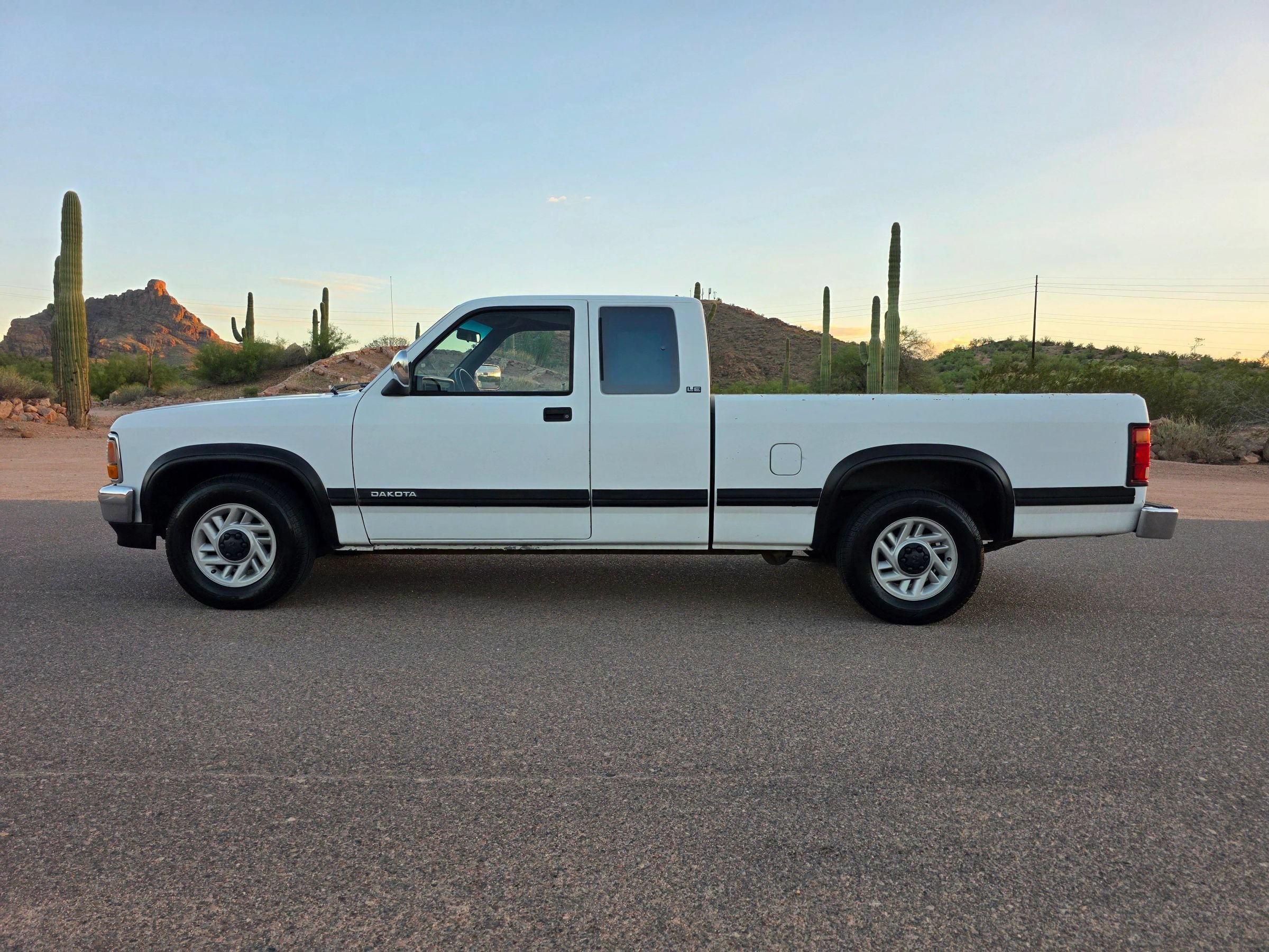 Used 1993 Dodge Dakota 2WD Club Cab image 3