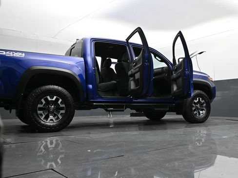 Used 2023 Toyota Tacoma TRD Off-Road w/ Black Out Package (TMS) AWD/4WD image 38