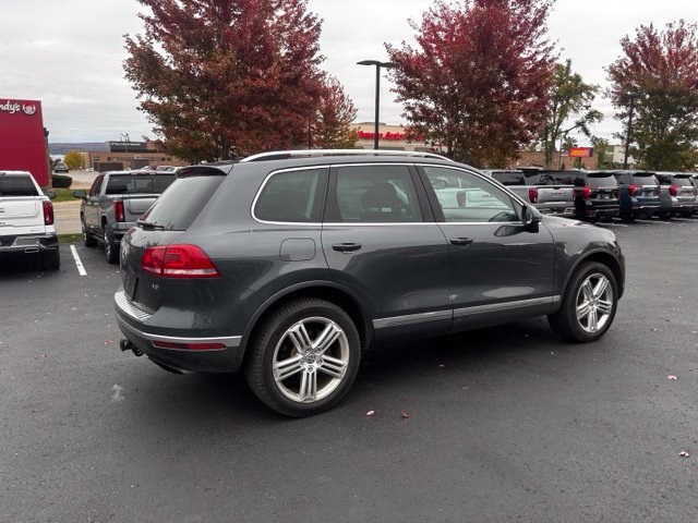Used 2016 Volkswagen Touareg Executive AWD/4WD image 4
