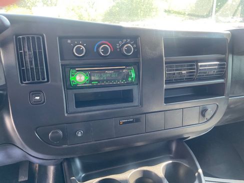 Used 2012 Chevrolet Express 1500 RWD image 14