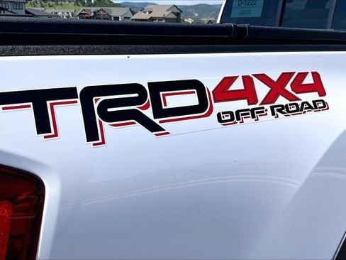 Used 2016 Toyota Tacoma TRD Off-Road w/ Premium & Technology Package AWD/4WD image 25