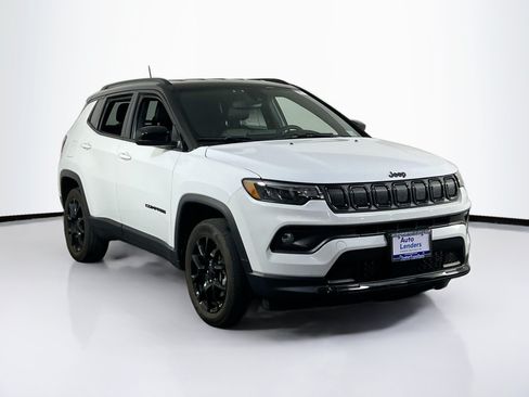 Used 2022 Jeep Compass Latitude AWD/4WD image 3