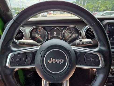 Used 2018 Jeep Wrangler Unlimited Sahara AWD/4WD image 11