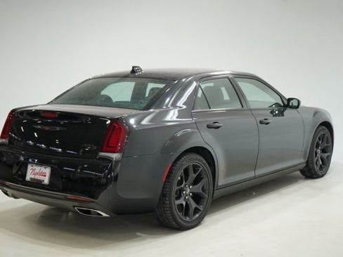 Used 2022 Chrysler 300 S image 9