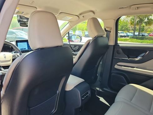 Certified 2025 Lincoln Corsair FWD image 11
