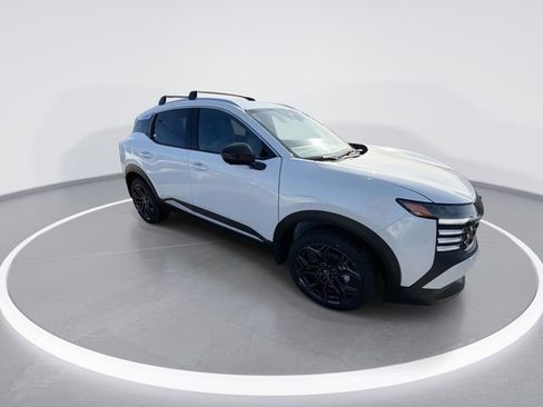 New 2026 Nissan Kicks SR w/ Cold Weather Package image 2