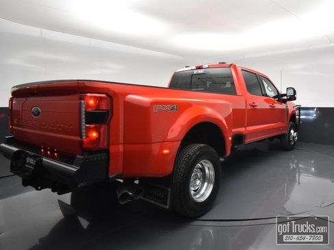 Used 2024 Ford F350 Lariat w/ FX4 Off-Road Package AWD/4WD image 52