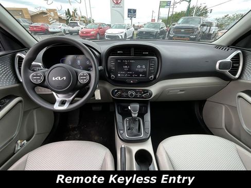Used 2025 Kia Soul LX FWD image 7
