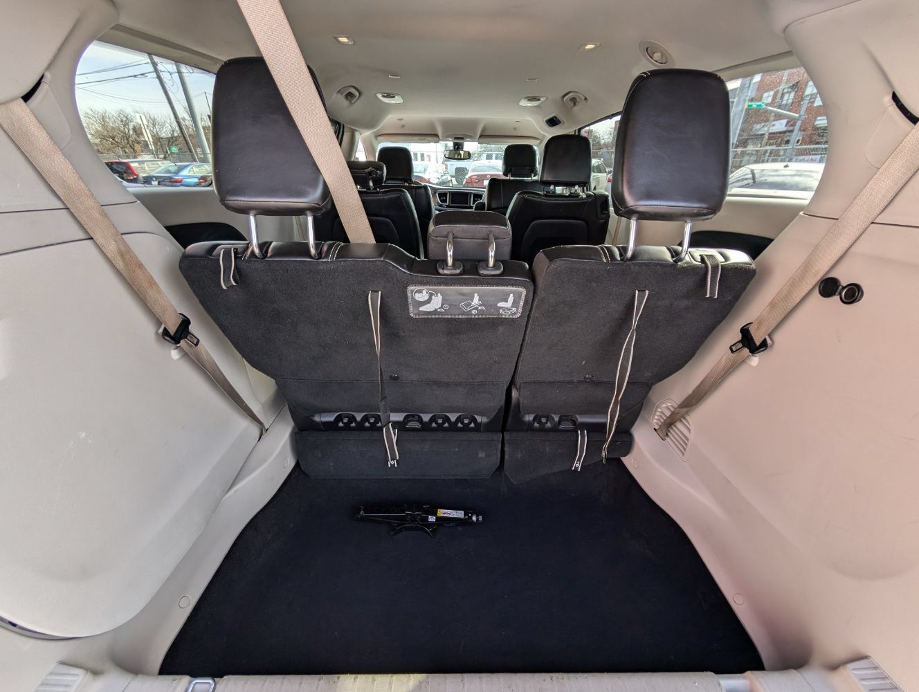 Used 2020 Chrysler Voyager Lxi FWD image 20