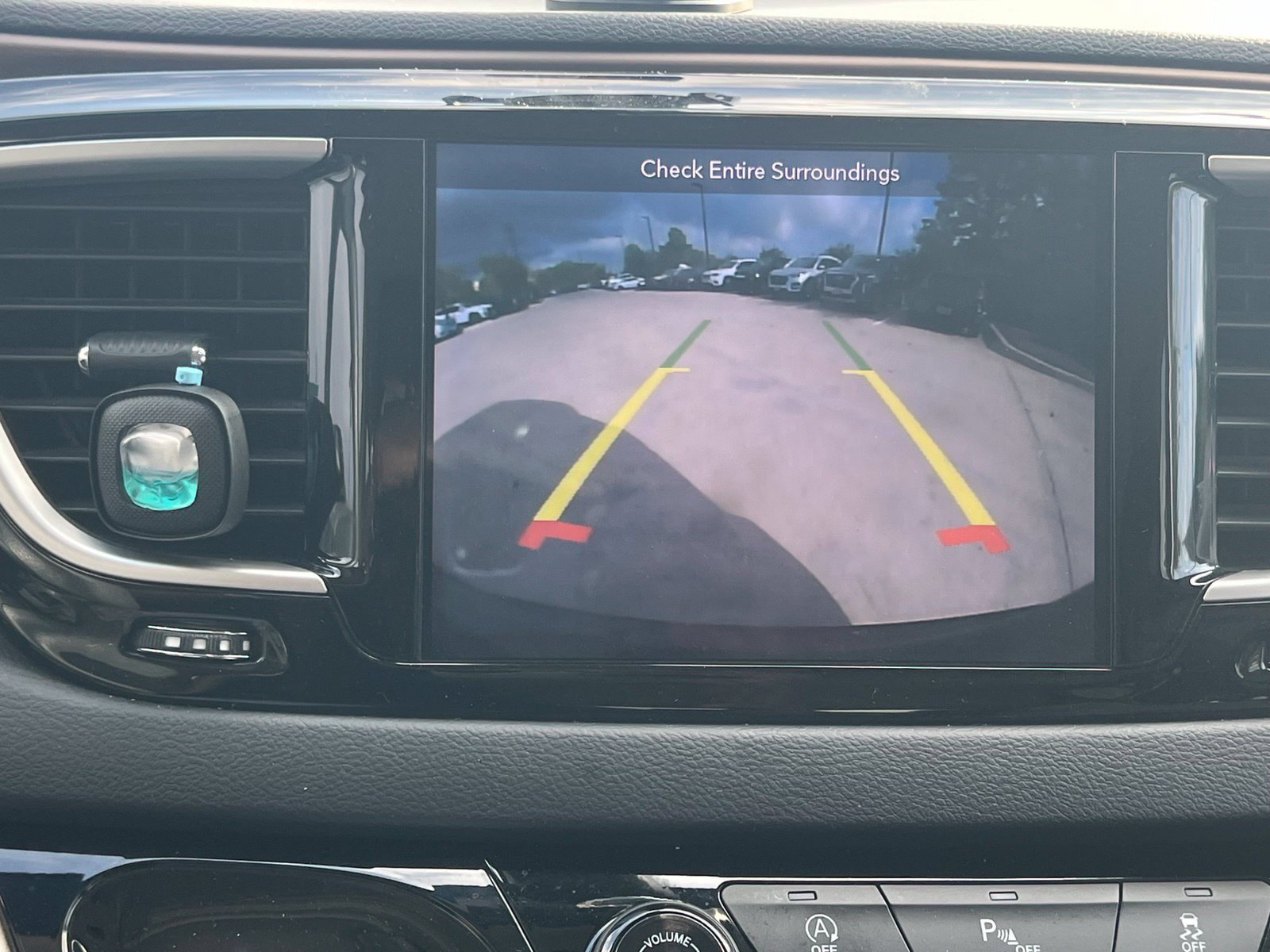 Used 2018 Chrysler Pacifica Touring Plus w/ Tire & Wheel Group FWD image 33