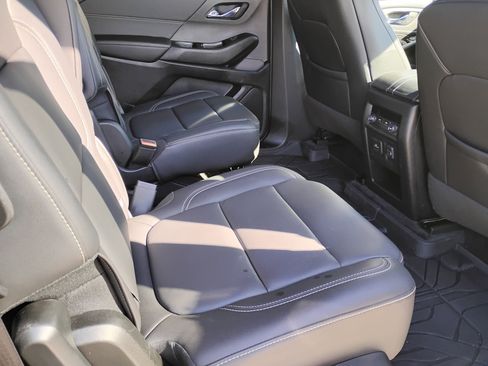 Used 2023 Chevrolet Traverse LT w/ LT Premium Package image 19