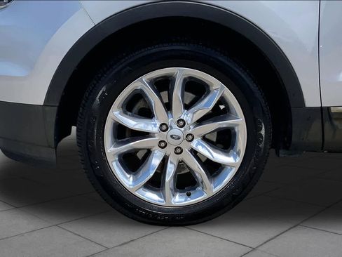 Used 2015 Ford Explorer XLT w/ Equipment Group 202B AWD/4WD image 11