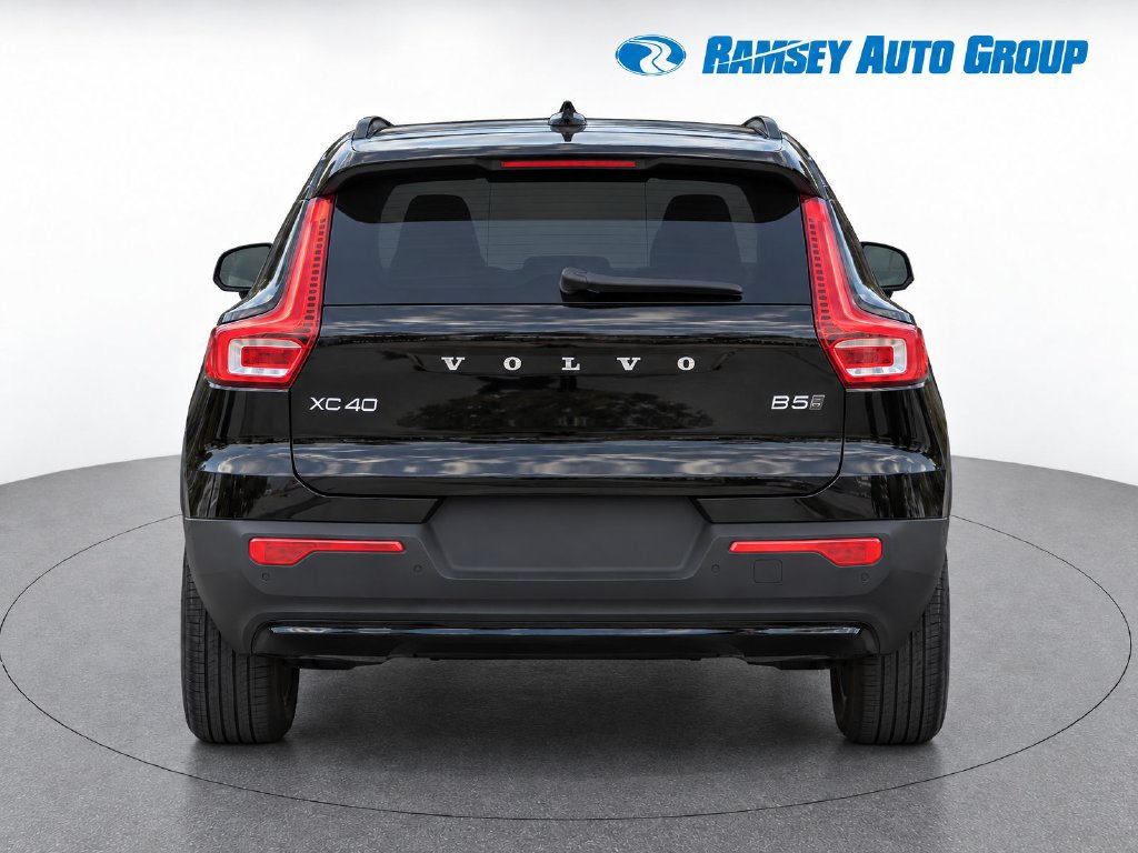 Used 2025 Volvo XC40 B5 Plus AWD/4WD image 7