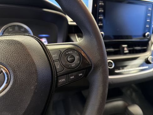 Used 2020 Toyota Corolla LE image 16