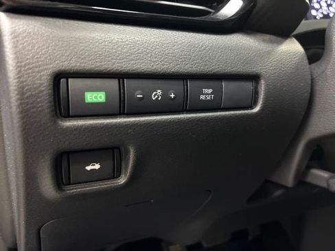 Used 2025 Nissan Sentra SV FWD image 26