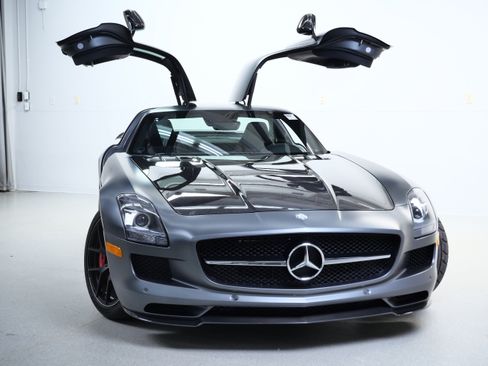 Used 2015 Mercedes-Benz SLS AMG GT Final Edition image 7
