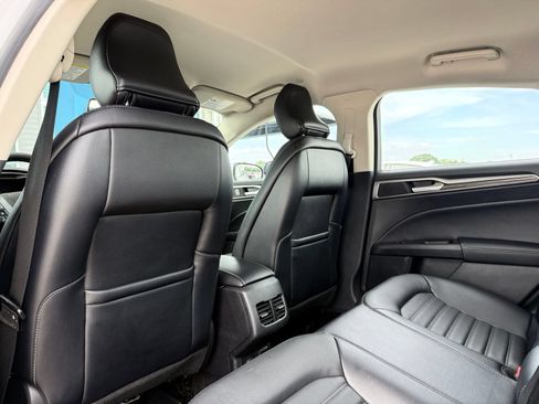 Used 2018 Ford Fusion SE w/ Equipment Group 602A FWD image 16