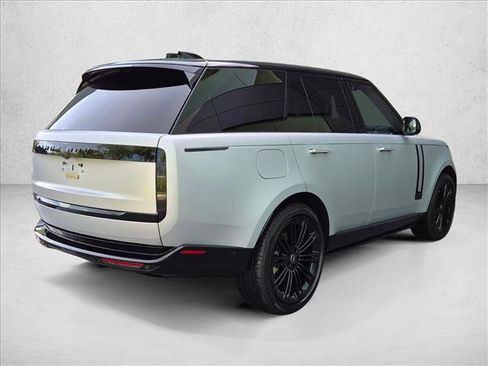 Used 2025 Land Rover Range Rover SE AWD/4WD image 5