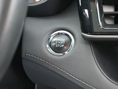 Used 2023 Toyota Highlander XLE image 25