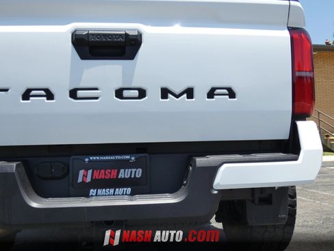 Used 2025 Toyota Tacoma TRD Sport AWD/4WD image 8