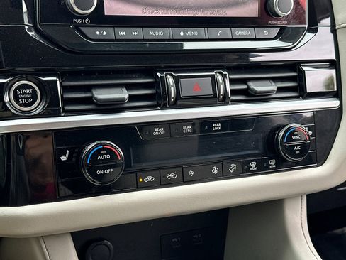 Used 2022 Nissan Pathfinder SV FWD image 20