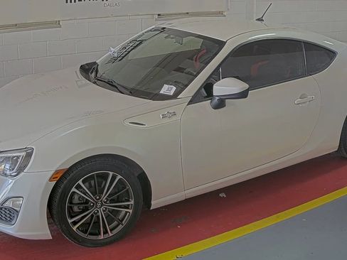 Used 2013 Scion FR-S RWD image 1