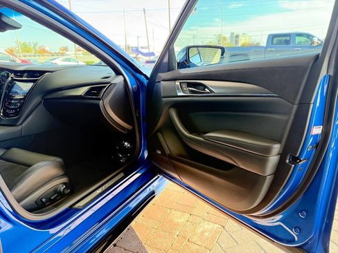 Used 2018 Cadillac CTS V w/ Luxury Package RWD image 54