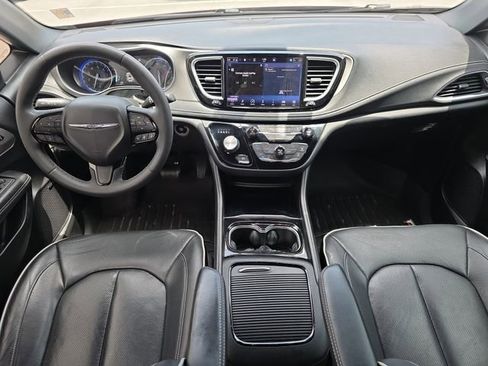 Used 2022 Chrysler Pacifica Limited w/ S Appearance Package FWD image 13