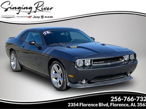 Used 2014 Dodge Challenger R/T RWD image 1