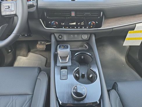 New 2026 Nissan Rogue Platinum AWD/4WD image 3