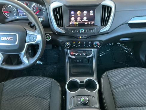 Used 2024 GMC Terrain SLE image 11