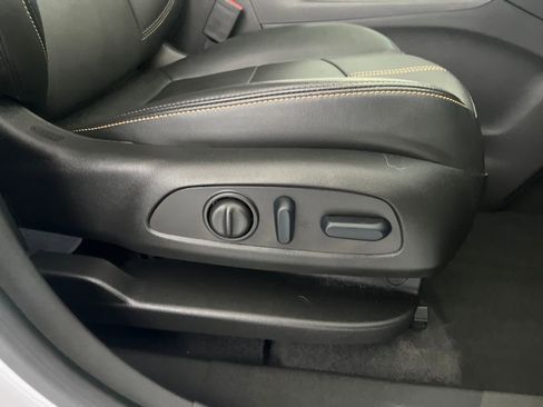 Used 2023 Chevrolet Equinox Premier AWD/4WD image 60