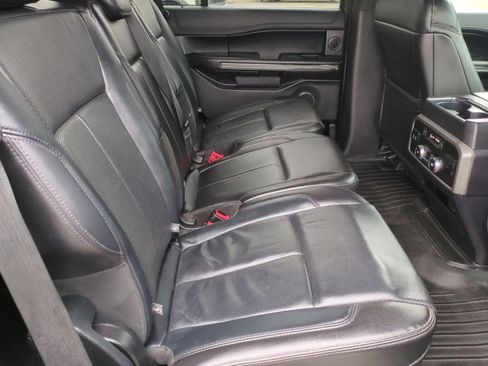 Used 2018 Ford Expedition XLT w/ Equipment Group 202A AWD/4WD image 20