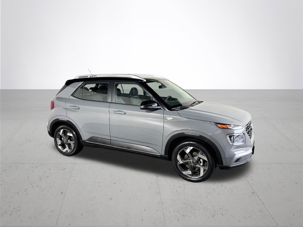 Used 2023 Hyundai Venue Limited w/ Cargo Package FWD image 4