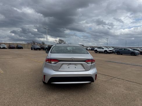 Used 2022 Toyota Corolla LE image 16