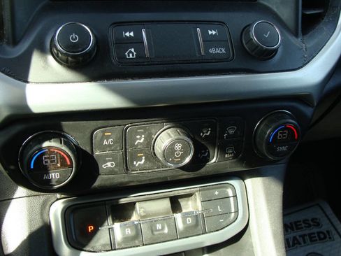 Used 2021 GMC Acadia SLE image 9