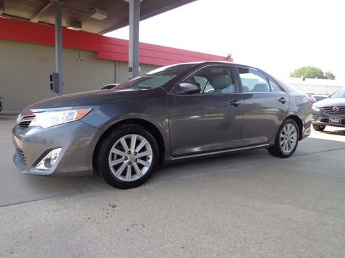 Used 2014 Toyota Camry XLE FWD image 1
