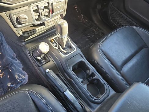 Used 2018 Jeep Wrangler Unlimited Sahara image 28