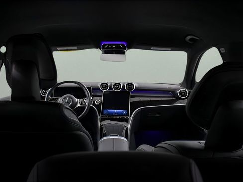 Used 2024 Mercedes-Benz GLC 300 4MATIC image 13