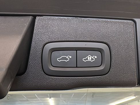 Used 2025 Volvo XC60 B5 Plus AWD/4WD image 30