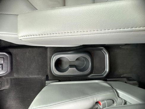 Used 2023 Toyota Highlander Limited image 13