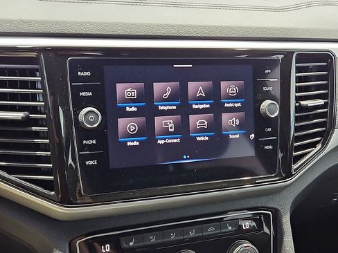 Certified 2023 Volkswagen Atlas Cross Sport SE FWD image 19