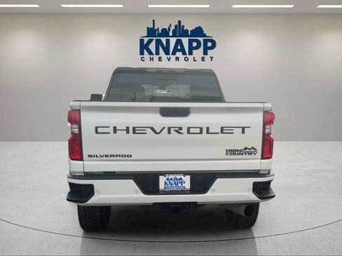 Used 2022 Chevrolet Silverado 2500 High Country w/ Technology Package image 4