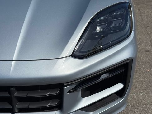 Certified 2026 Porsche Cayenne E-Hybrid AWD/4WD image 11