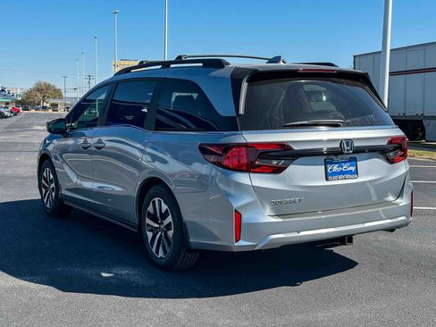 New 2026 Honda Odyssey EX-L image 8