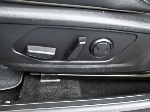 Used 2023 Hyundai Elantra Limited image 11