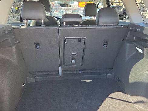 Used 2025 Volkswagen Taos SE image 10